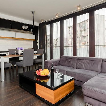 Warsaw Srodmiescie Riverside Three-Bedroom Apartment By Renters Exteriér fotografie