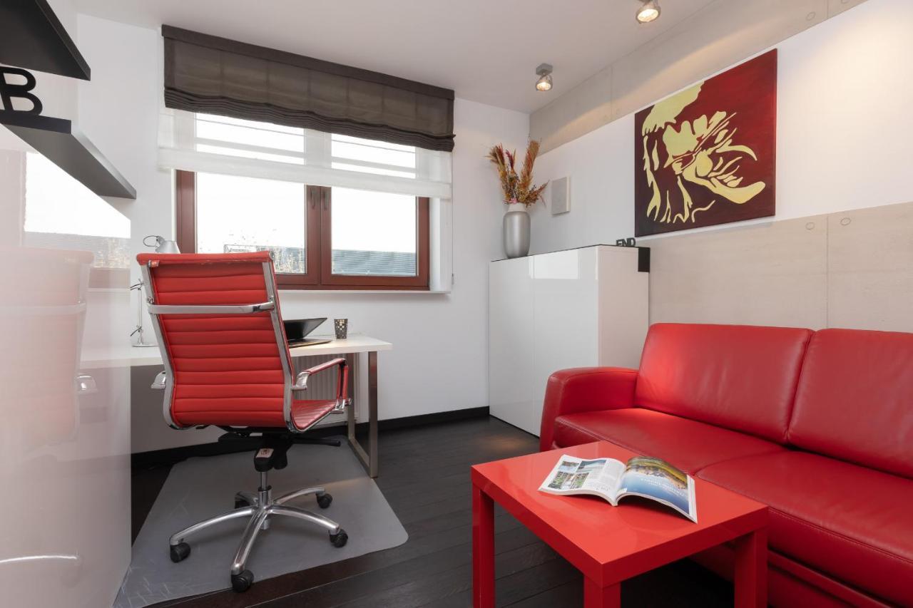 Warsaw Srodmiescie Riverside Three-Bedroom Apartment By Renters Exteriér fotografie