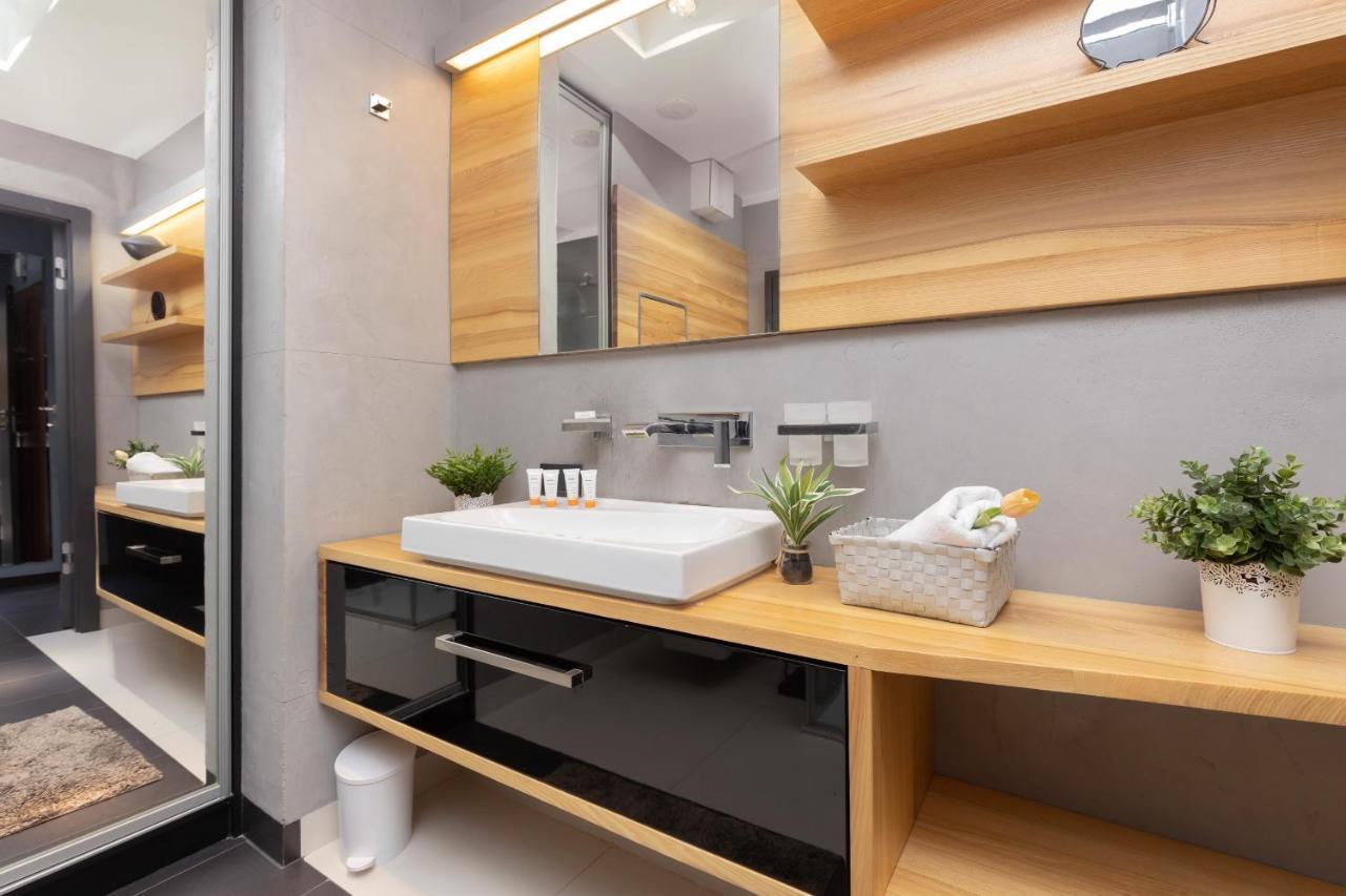 Warsaw Srodmiescie Riverside Three-Bedroom Apartment By Renters Exteriér fotografie