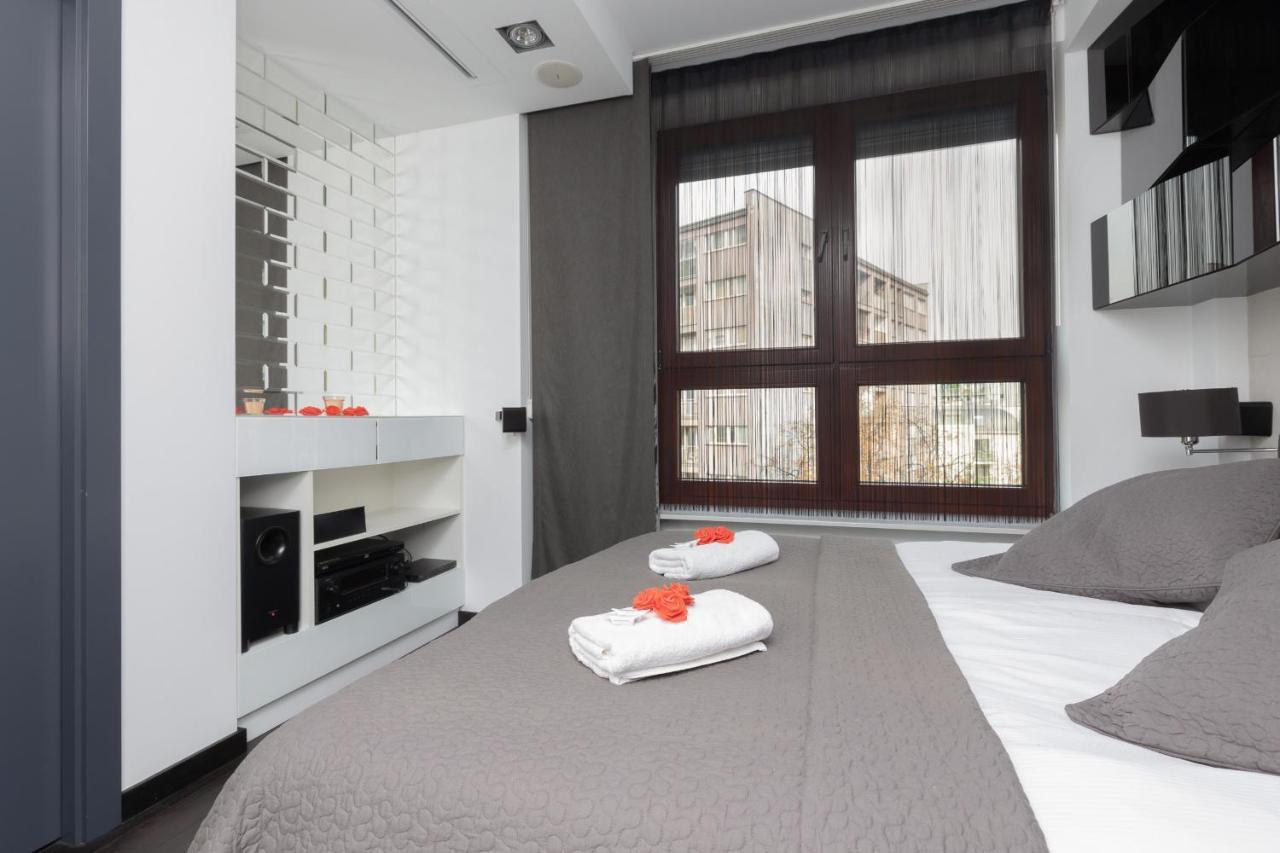 Warsaw Srodmiescie Riverside Three-Bedroom Apartment By Renters Exteriér fotografie