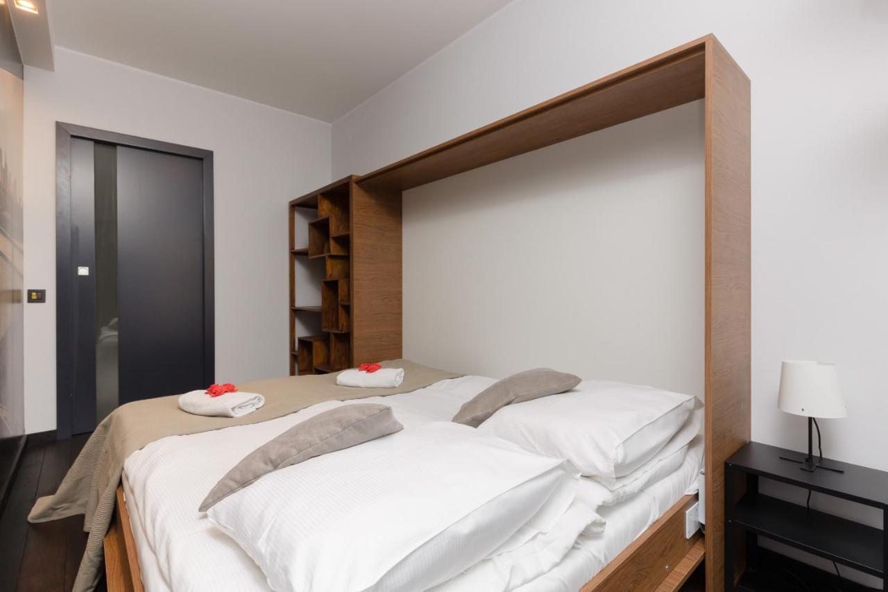 Warsaw Srodmiescie Riverside Three-Bedroom Apartment By Renters Exteriér fotografie