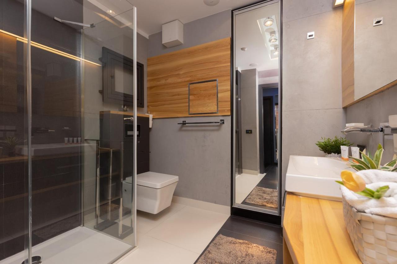 Warsaw Srodmiescie Riverside Three-Bedroom Apartment By Renters Exteriér fotografie